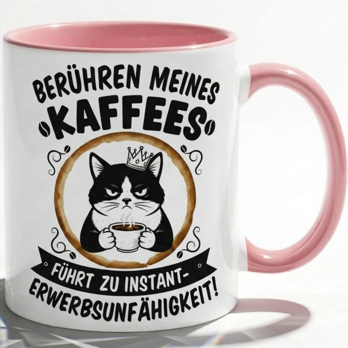 Lustige Katze Tasse Spruch Berühren meines Kaffees führt zu instant Erwerbsunfähigkeit – Witzige Kaffeetasse Büro Arbeit Job Humor – Geschenk Kollegen – Keramik Becher 330ml