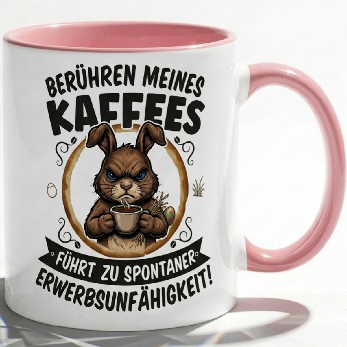 Lustige Hase Tasse Spruch Berühren meines Kaffees führt zu spontaner Erwerbsunfähigkeit – Witzige Kaffeetasse Büro Arbeit Job Humor Morgenmuffel – Geschenk Kollegen – Keramik Becher 330ml