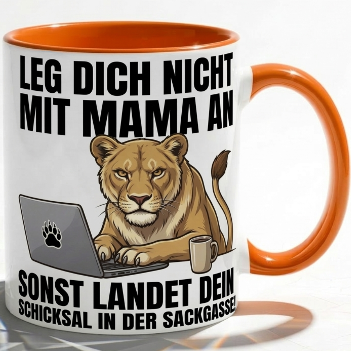 Lustige Löwin Tasse Spruch Leg dich nicht mit Mama an sonst landet dein Schicksal in der Sackgasse – Geschenk für Mutter Muttertag Geburtstag Büro Arbeit – Kaffeetasse Keramik Becher 330ml