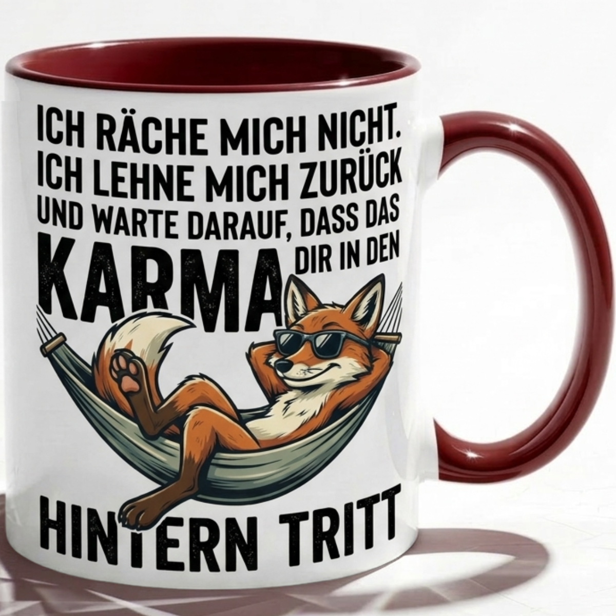 Lustige Fuchs Tasse Spruch Ich räche mich nicht Karma regelt das Hintern Tritt – Witzige Kaffeetasse Büro Arbeit Job Humor Sarkasmus – Geschenk Kollegen Chef – Keramik Becher 330ml