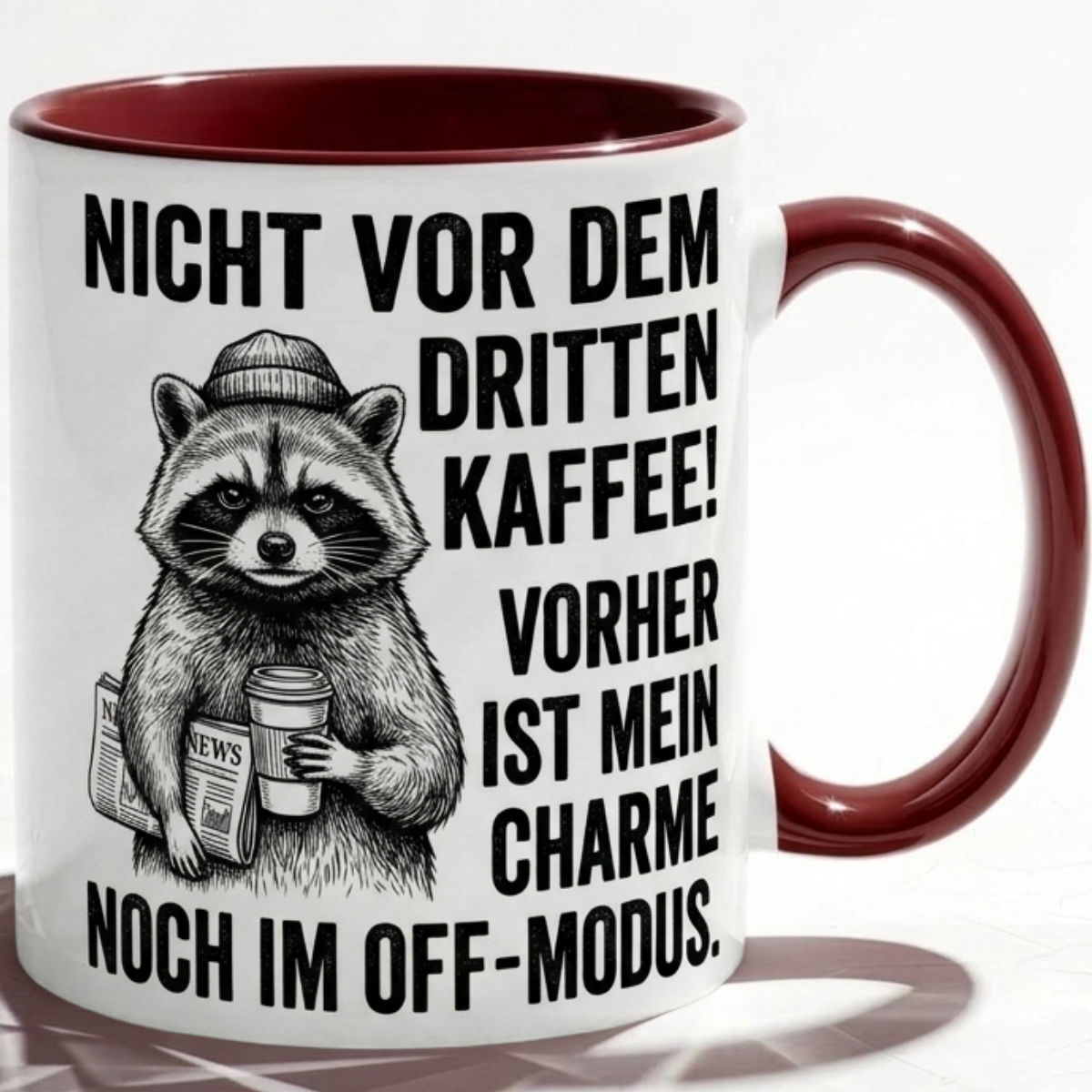 Waschbär Tasse Spruch Nicht vor dem dritten Kaffee Vorher Charme im Off-Modus – Witzige Kaffeetasse Büro Arbeit Job Humor Morgenmuffel – Geschenk Kollegen – Keramik Becher 330ml