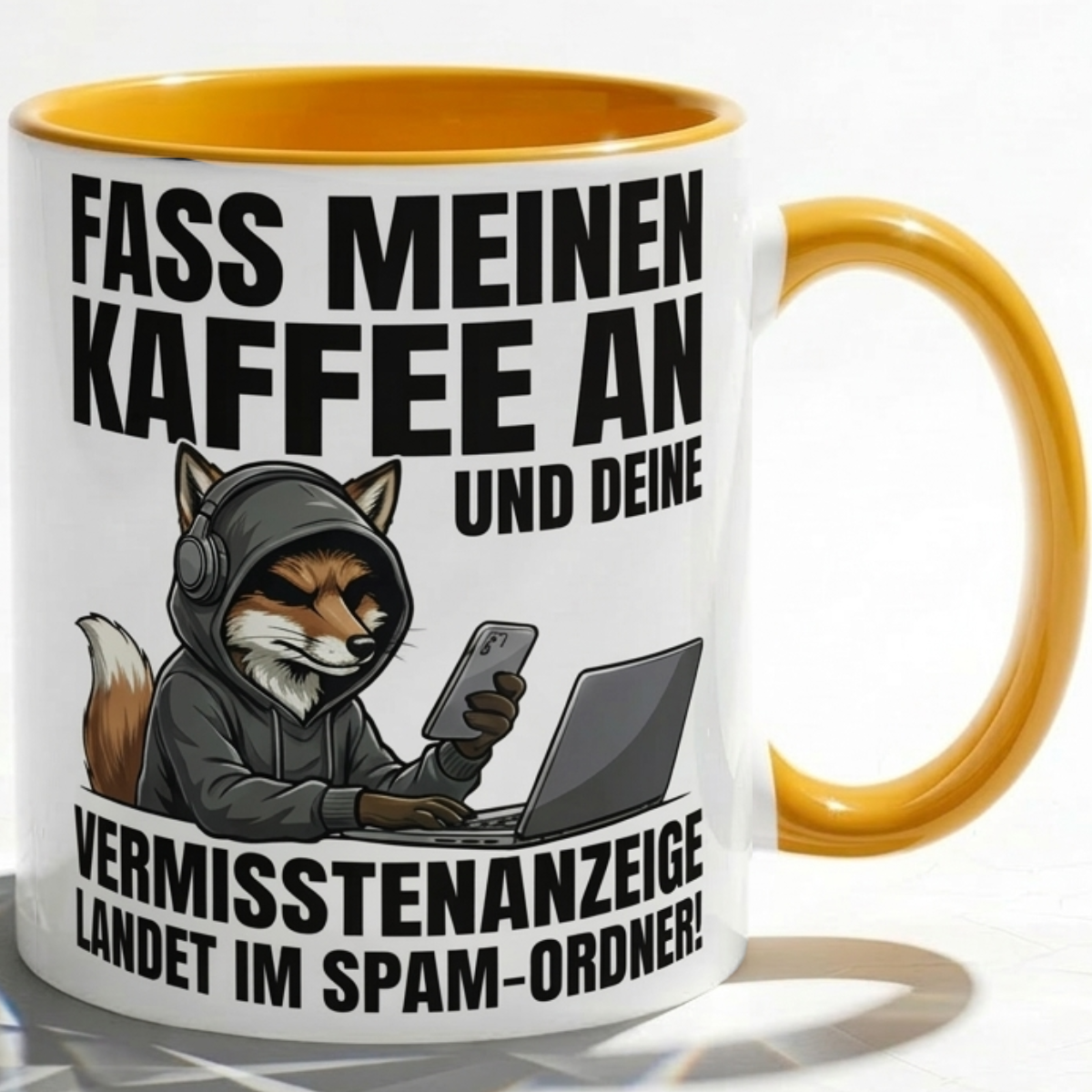 Fuchs Tasse Spruch Fass meinen Kaffee an Vermisstenanzeige landet im Spam-Ordner – Witzige Kaffeetasse Büro Arbeit Job IT Hacker Humor – Geschenk Kollegen – Keramik Becher 330ml