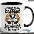 Lustige Dachs Tasse Spruch Berühren meines Kaffees führt zu spontaner Pflegestufe 4 – Witzige Kaffeetasse Pflegekraft Krankenschwester Pfleger – Geschenk Krankenhaus Altenpflege – Keramik 330ml