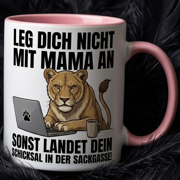 Lustige Löwin Tasse Spruch Leg dich nicht mit Mama an sonst landet dein Schicksal in der Sackgasse – Geschenk für Mutter Muttertag Geburtstag Büro Arbeit – Kaffeetasse Keramik Becher 330ml