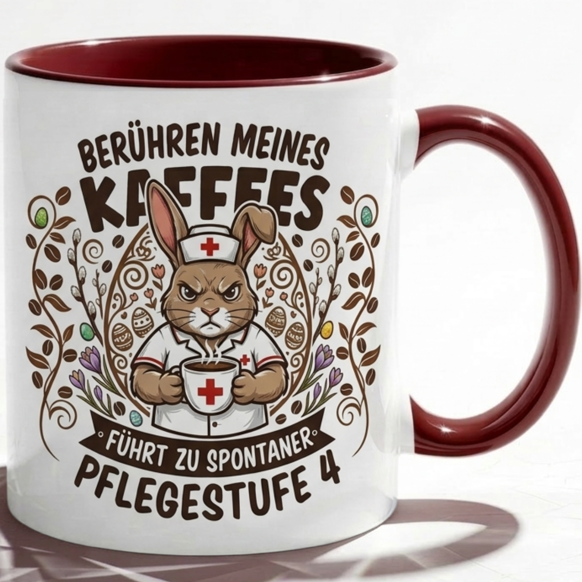 Pflege Tasse Spruch Berühren meines Kaffees führt zu spontaner Pflegestufe 4 – Witzige Kaffeetasse Krankenschwester Altenpflege Beruf Humor – Geschenk Kollegen – Keramik 330ml