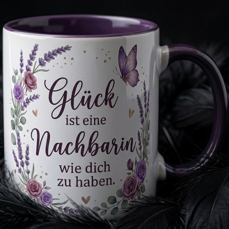 Nachbarin Tasse Spruch Glück ist eine Nachbarin wie dich zu haben – Geschenk Nachbarschaft Geburtstag Danke Abschied Umzug Einzug – Kaffeetasse Lavendel Blumen – Keramik Becher Weiß Lila 330ml