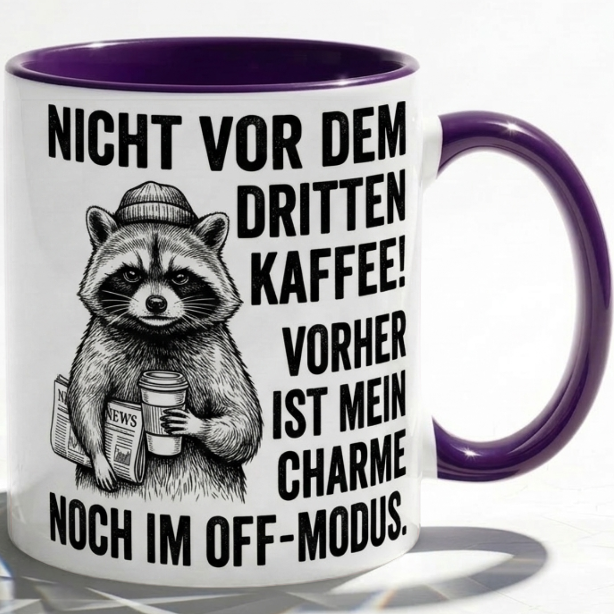 Waschbär Tasse Spruch Nicht vor dem dritten Kaffee Vorher Charme im Off-Modus – Witzige Kaffeetasse Büro Arbeit Job Humor Morgenmuffel – Geschenk Kollegen – Keramik Becher 330ml