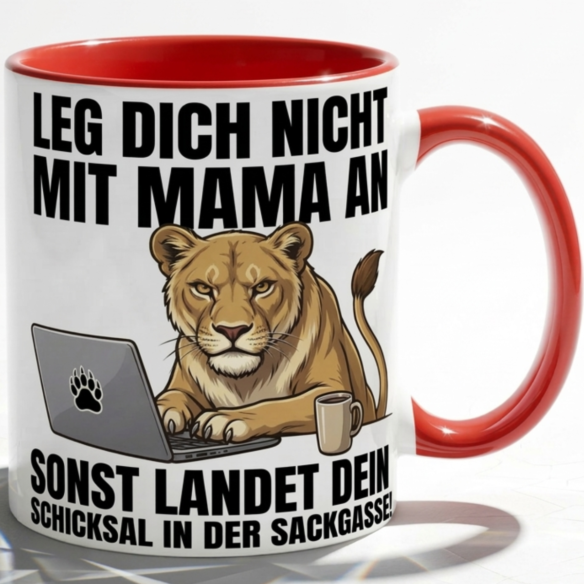 Lustige Löwin Tasse Spruch Leg dich nicht mit Mama an sonst landet dein Schicksal in der Sackgasse – Geschenk für Mutter Muttertag Geburtstag Büro Arbeit – Kaffeetasse Keramik Becher 330ml