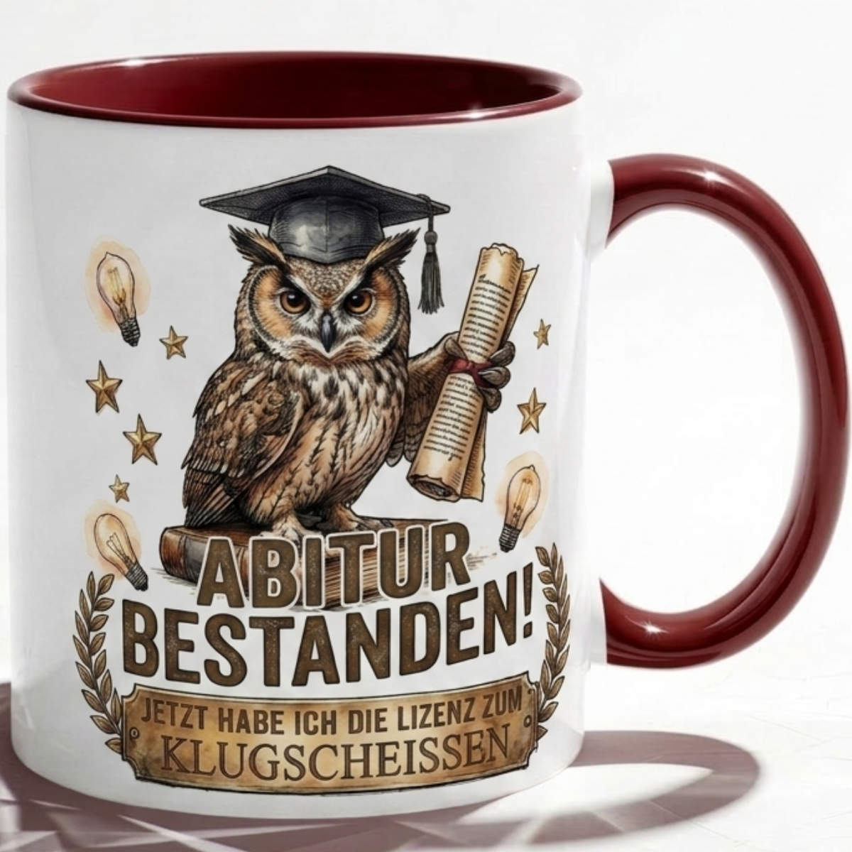 Abitur Tasse Spruch Abitur Bestanden Jetzt habe ich die Lizenz zum Klugscheissen – Lustiges Geschenk Abi Prüfung Schulabschluss 2027 Eule – Kaffeetasse – Keramik Becher Weiß Rot Dunkelrot 330m