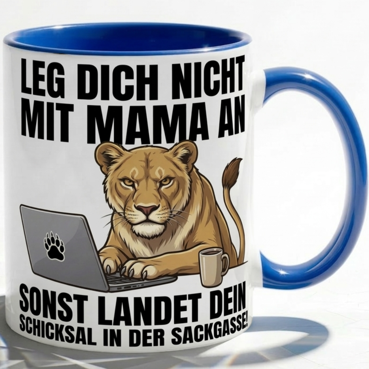 Lustige Löwin Tasse Spruch Leg dich nicht mit Mama an sonst landet dein Schicksal in der Sackgasse – Geschenk für Mutter Muttertag Geburtstag Büro Arbeit – Kaffeetasse Keramik Becher 330ml