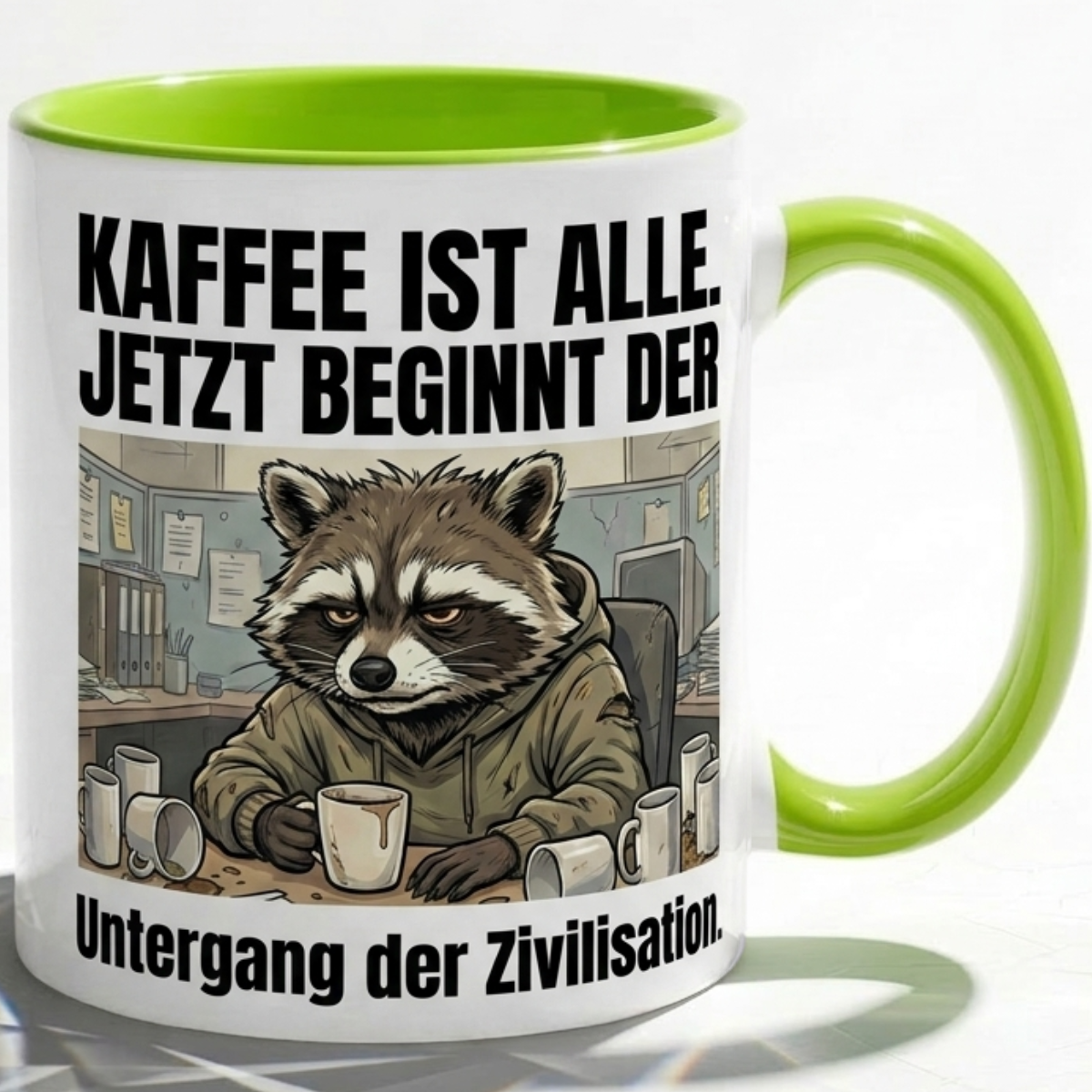 Waschbär Tasse Spruch Kaffee ist alle Jetzt beginnt der Untergang der Zivilisation – Witzige Kaffeetasse Büro Arbeit Job Humor – Geschenk Kollegen – Keramik Becher  330ml