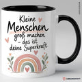 Kleine Menschen groß machen – Tasse Schwarz