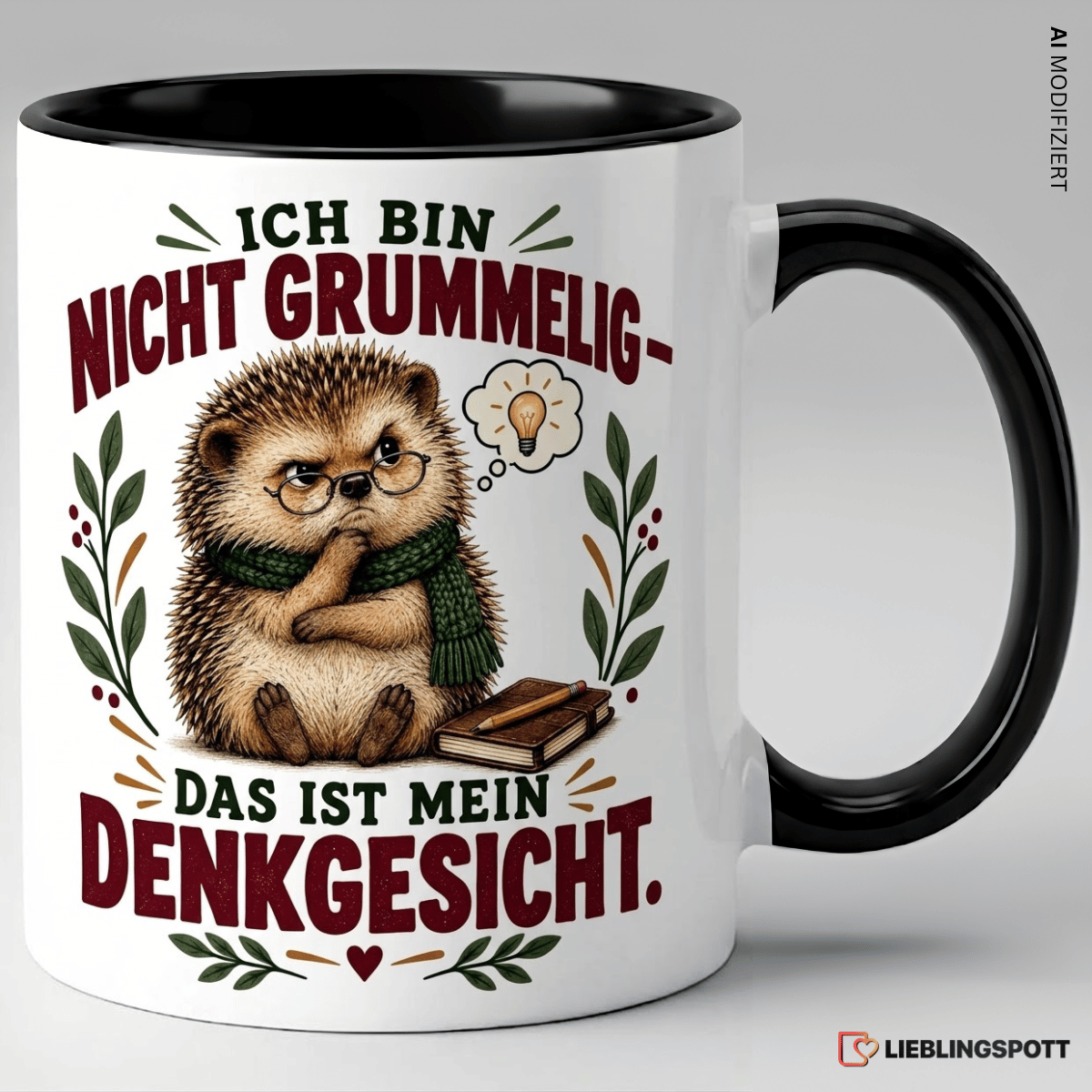 Schwarze Keramiktasse mit Igel-Motiv und Spruch Ich bin nicht grummelig – das ist mein Denkgesicht