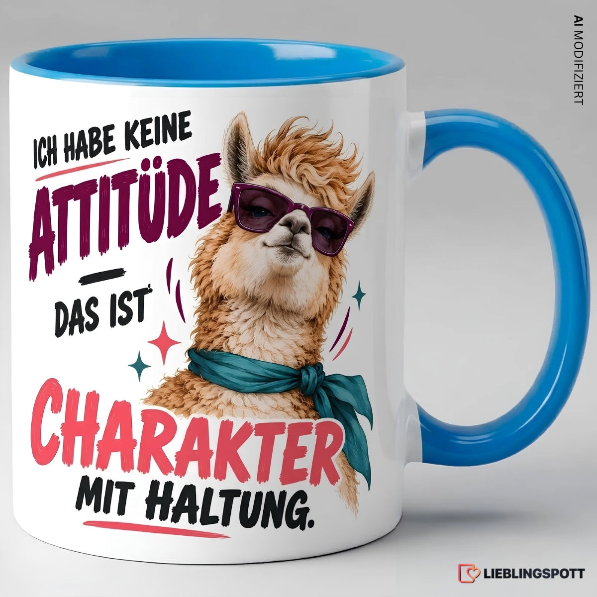 Blaue Keramiktasse mit Alpaka und Spruch Ich habe keine Attitüde – das ist Charakter mit Haltung