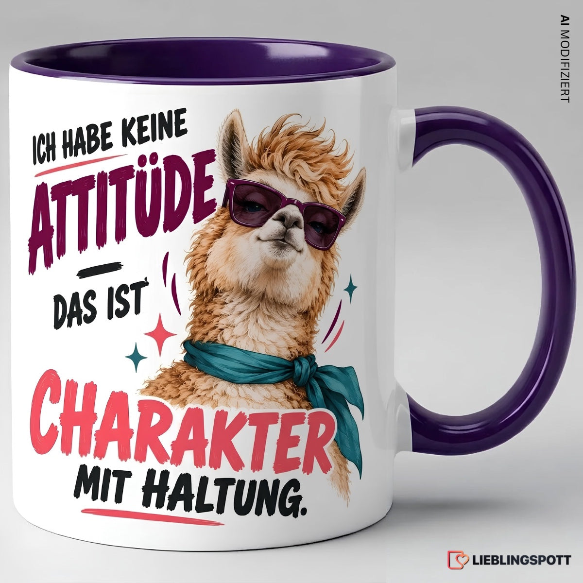 Violette Keramiktasse mit Alpaka und Spruch Ich habe keine Attitüde – das ist Charakter mit Haltung